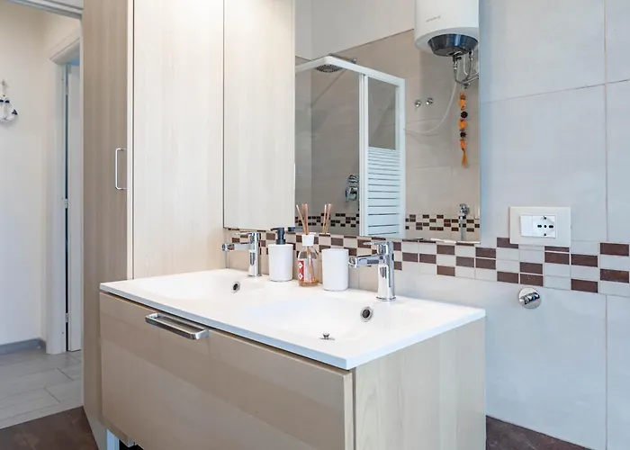 H11 Silver House Apartment *