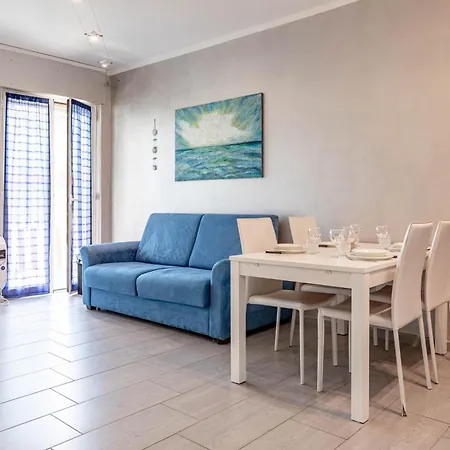 H11 Silver House Апартаменти *